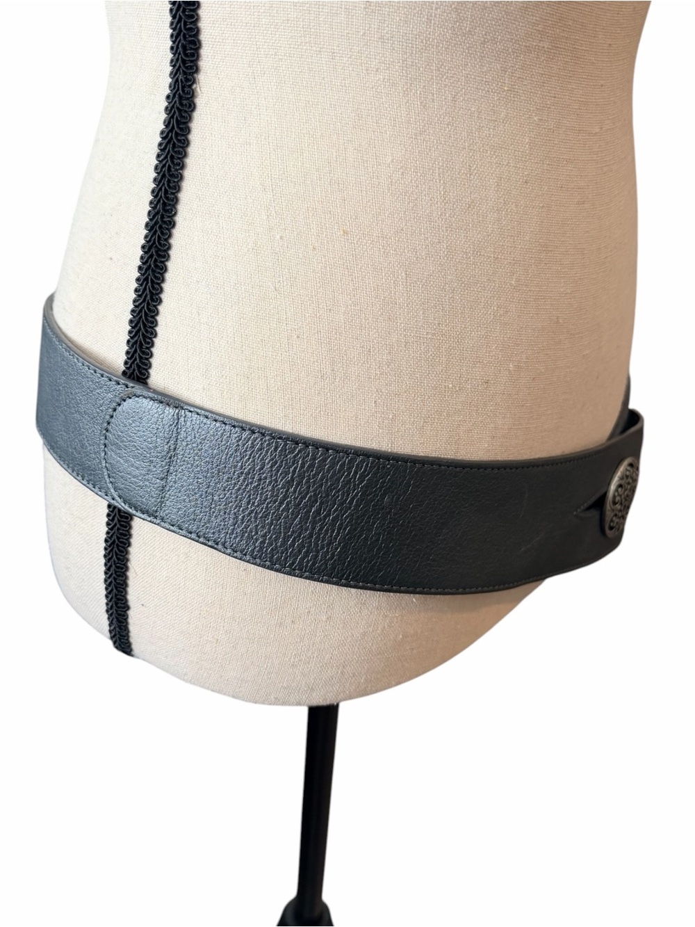 J Jill Black Leather Asymmetrical Hip Belt Silver Filigree Button Accent Size XL - Picture 3 of 6